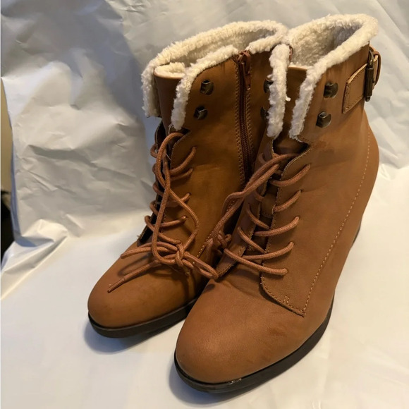 Me Too Boots With Faux Fur Inside Size 9.5 - Picture 3 of 10